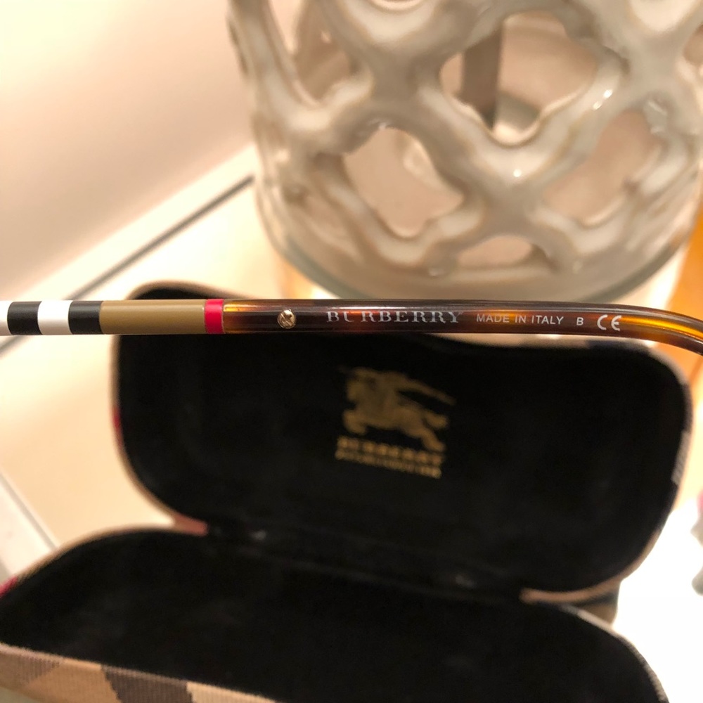 Burberry sunglasses - Picture 4 of 7